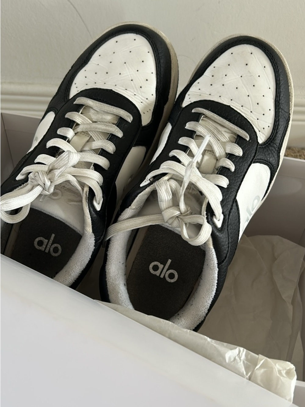 ALO Yoga Black and White Recover Sneakers